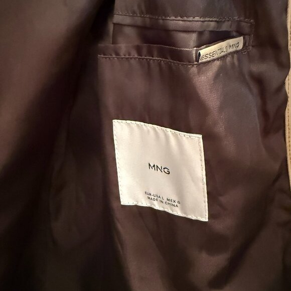Water-repellent Trench Coat with belt - Picture 2 of 3